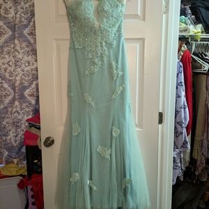 Elegant Mint Green Lace Evening Gown
